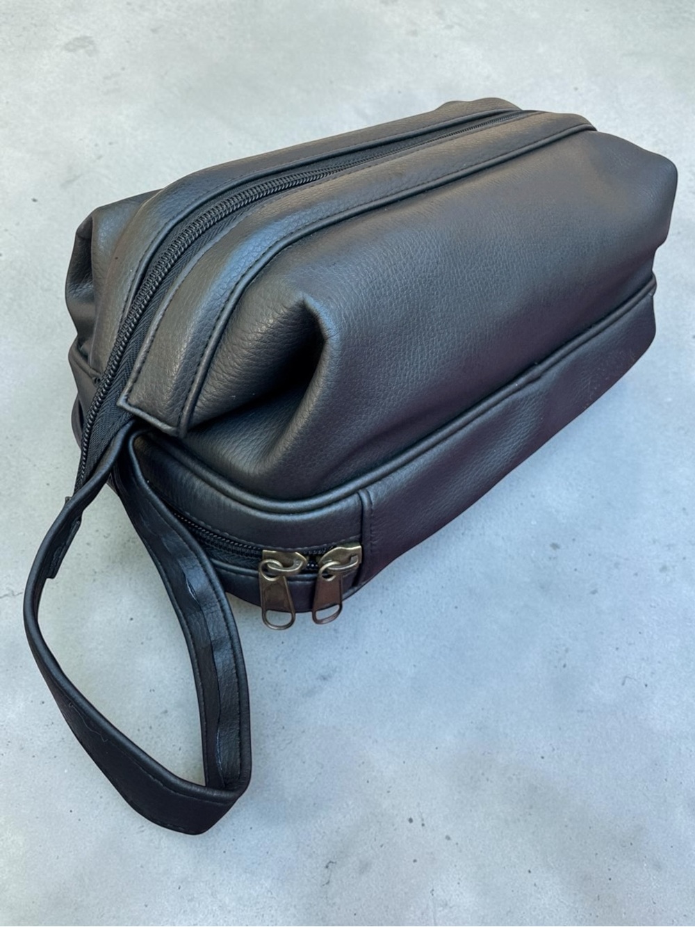 BUXTON Men's Jumbo Travel Dopp Kit with Dual Zipped Compartments.